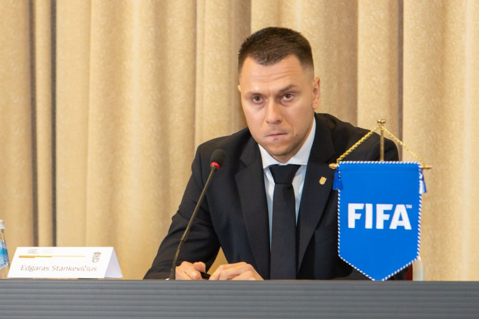 Lietuvos futbolo federacijos prezidentu tapo vieninteliu kandidatu buvęs E. Stankevičius