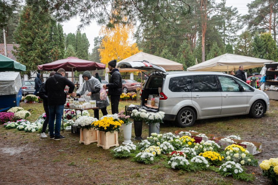 Visų šventųjų dieną kauniečiai prisiminė ne tik išėjusius artimus