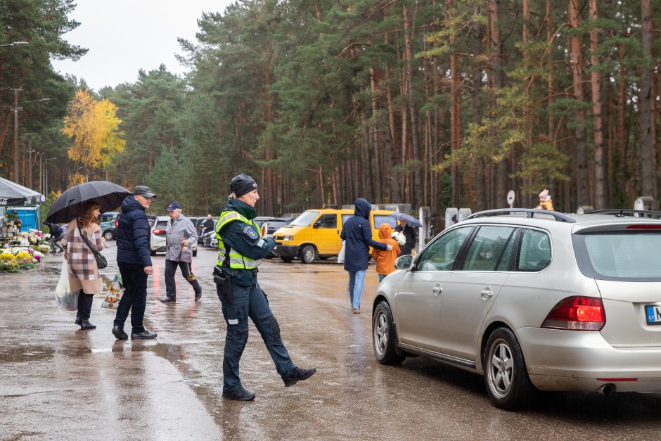 Visų šventųjų dieną kauniečiai prisiminė ne tik išėjusius artimus