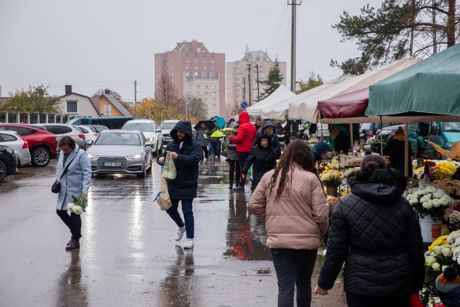 Visų šventųjų dieną kauniečiai prisiminė ne tik išėjusius artimus