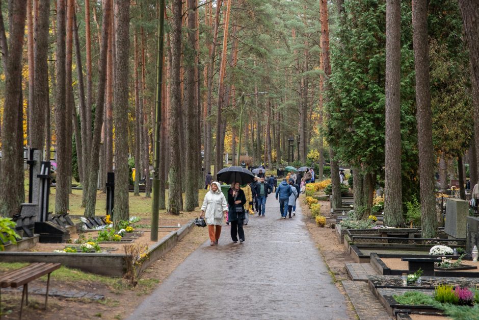 Visų šventųjų dieną kauniečiai prisiminė ne tik išėjusius artimus