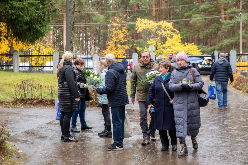 Visų šventųjų dieną kauniečiai prisiminė ne tik išėjusius artimus