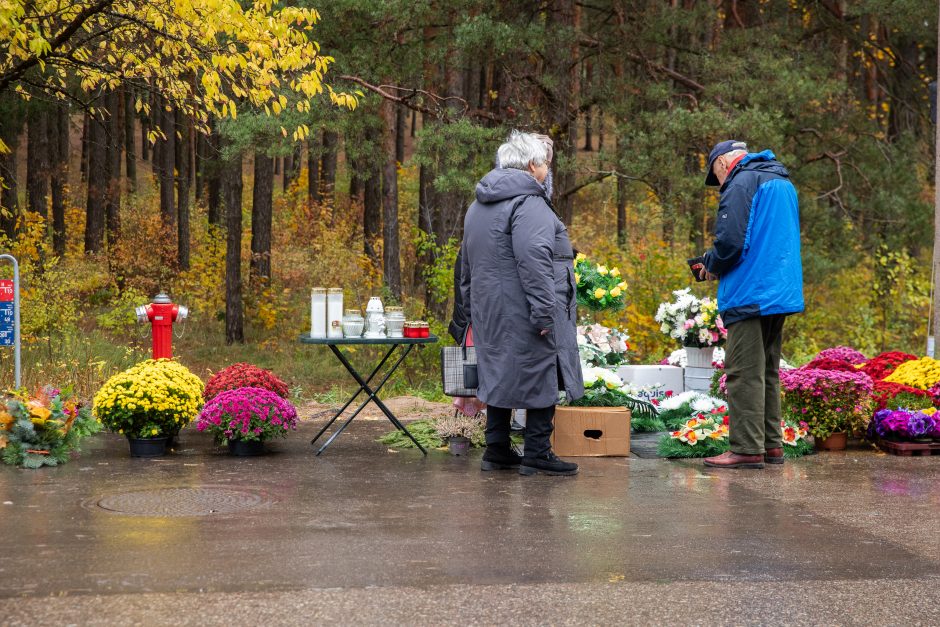 Visų šventųjų dieną kauniečiai prisiminė ne tik išėjusius artimus