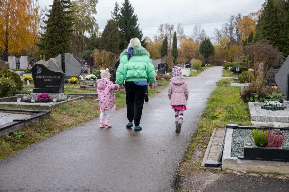 Visų šventųjų dieną kauniečiai prisiminė ne tik išėjusius artimus