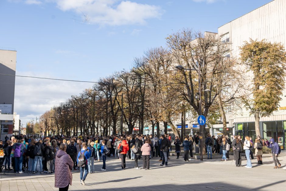 Psichologas – apie perdėtą tėvų nerimą: ne tik neleisti į mokyklą, bet ir uždaryti vaiką į rūsį