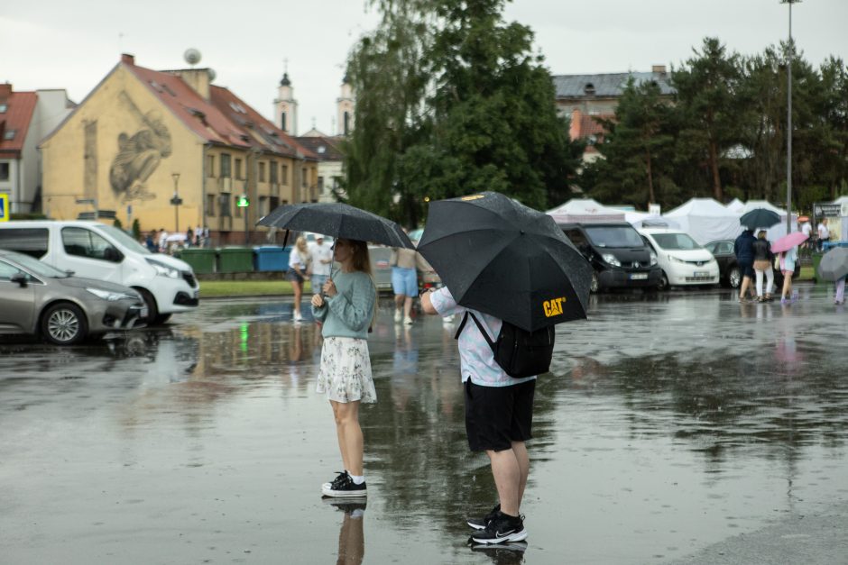 Kauno gimtadienį plauna lietus