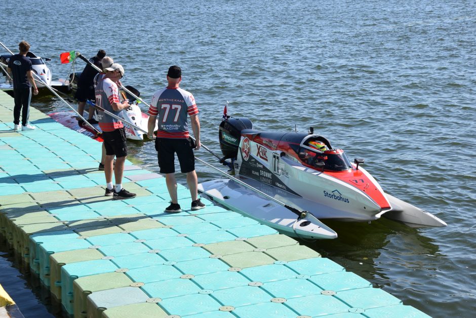 Klaipėdoje jau griaudėjo F 2 bolidų varikliai