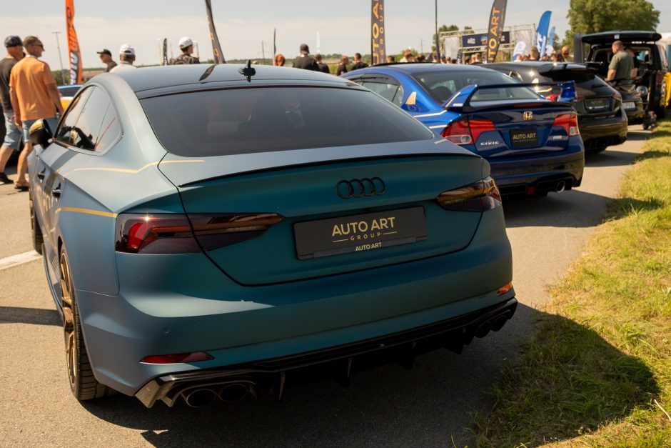 Lenktynių Palangoje metu – galimybė žavėtis retais automobiliais