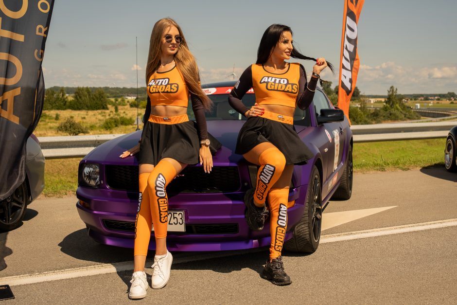 „Memel Motor Fest“ išskirtinių automobilių paroda Palangoje