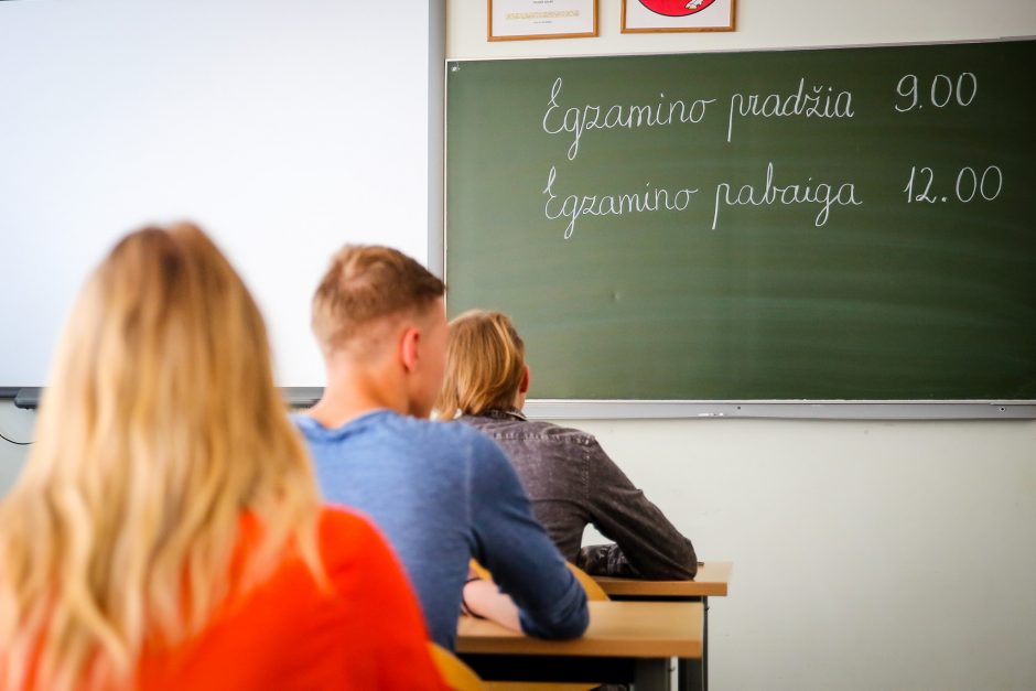 Ministerija nuo 2025 metų siūlo atsisakyti rusų kalbos valstybinio brandos egzamino