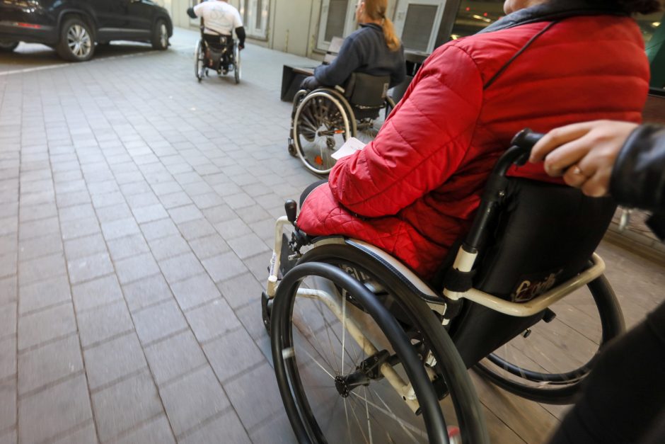 Seimas ėmėsi neįgalumo nustatymo pertvarkos: būtų vertinama ne tik sveikatos būklė