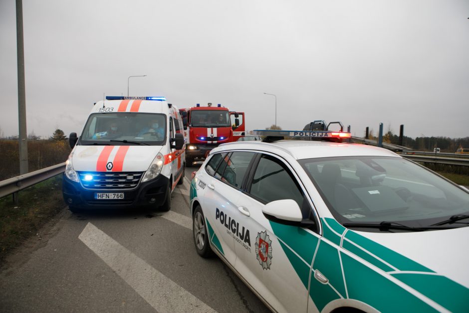 Pasvalio rajone susidūrė du automobiliai: nukentėjusi mergaitė atsidūrė reanimacijoje