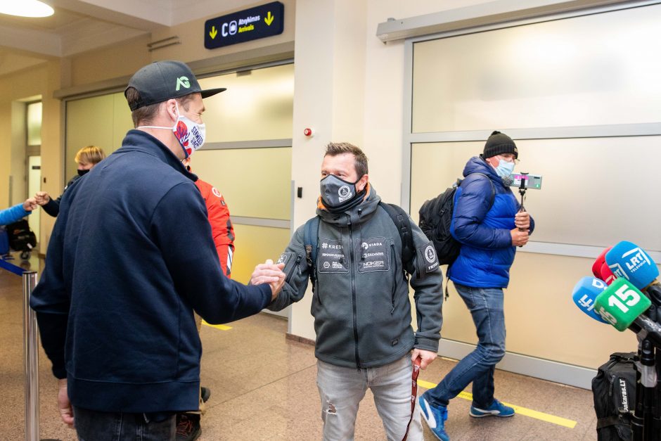 Vilniuje nusileido lėktuvas su Dakaro ralio dalyviais