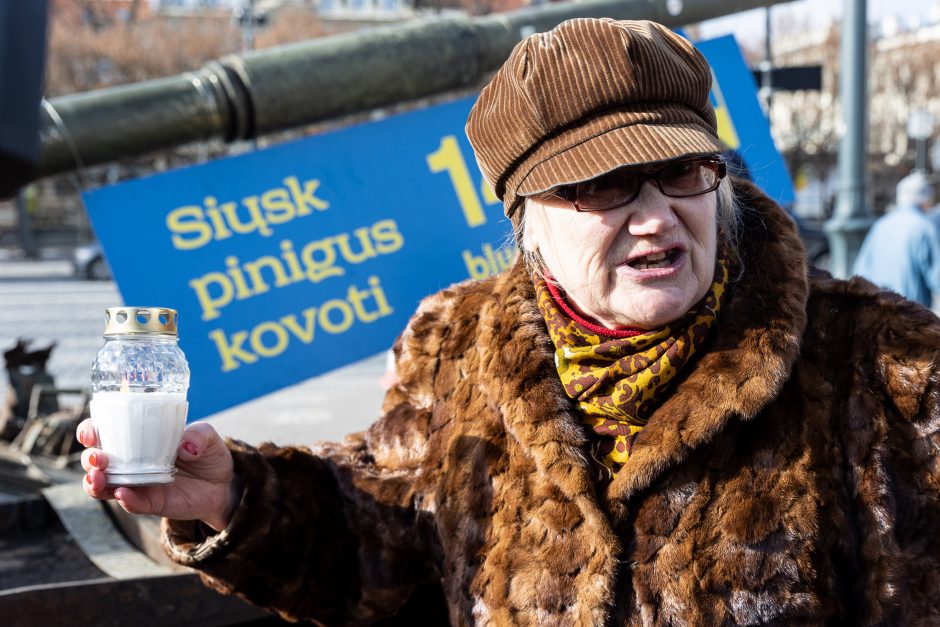 G. Nausėda apie provokacijas prie rusų tanko: jo reikėjo, kad pamatytume „vatinukus“