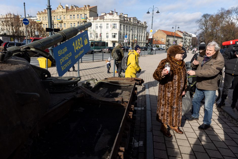 G. Nausėda apie provokacijas prie rusų tanko: jo reikėjo, kad pamatytume „vatinukus“