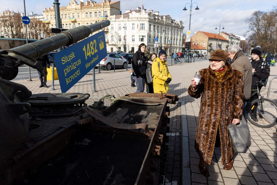 G. Nausėda apie provokacijas prie rusų tanko: jo reikėjo, kad pamatytume „vatinukus“