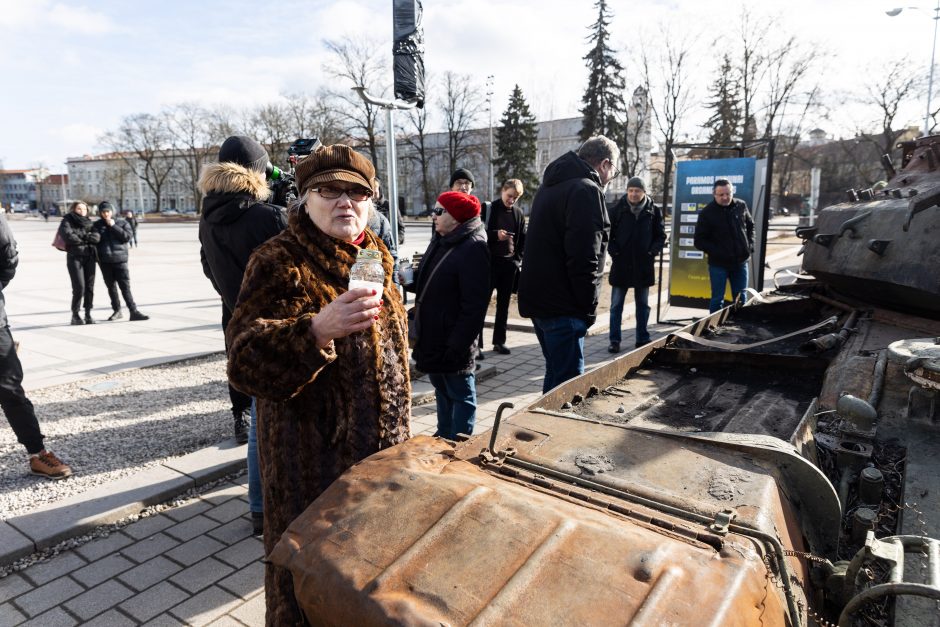 G. Nausėda apie provokacijas prie rusų tanko: jo reikėjo, kad pamatytume „vatinukus“