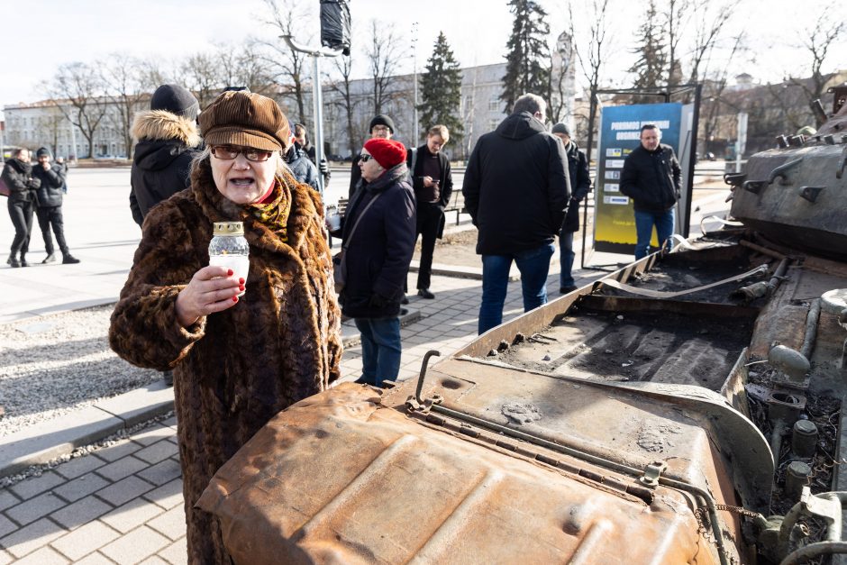 G. Nausėda apie provokacijas prie rusų tanko: jo reikėjo, kad pamatytume „vatinukus“