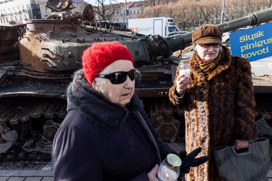 G. Nausėda apie provokacijas prie rusų tanko: jo reikėjo, kad pamatytume „vatinukus“