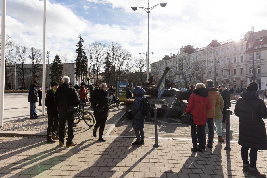 G. Nausėda apie provokacijas prie rusų tanko: jo reikėjo, kad pamatytume „vatinukus“