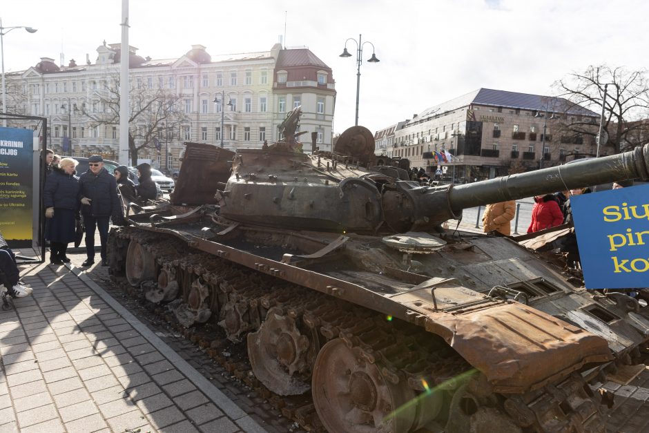 G. Nausėda apie provokacijas prie rusų tanko: jo reikėjo, kad pamatytume „vatinukus“