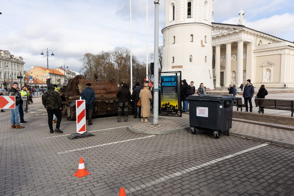 G. Nausėda apie provokacijas prie rusų tanko: jo reikėjo, kad pamatytume „vatinukus“