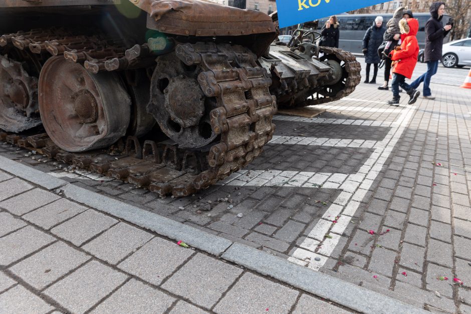 G. Nausėda apie provokacijas prie rusų tanko: jo reikėjo, kad pamatytume „vatinukus“