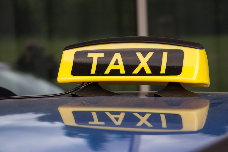 Vilniuje girtas keleivis sumušė taksistą