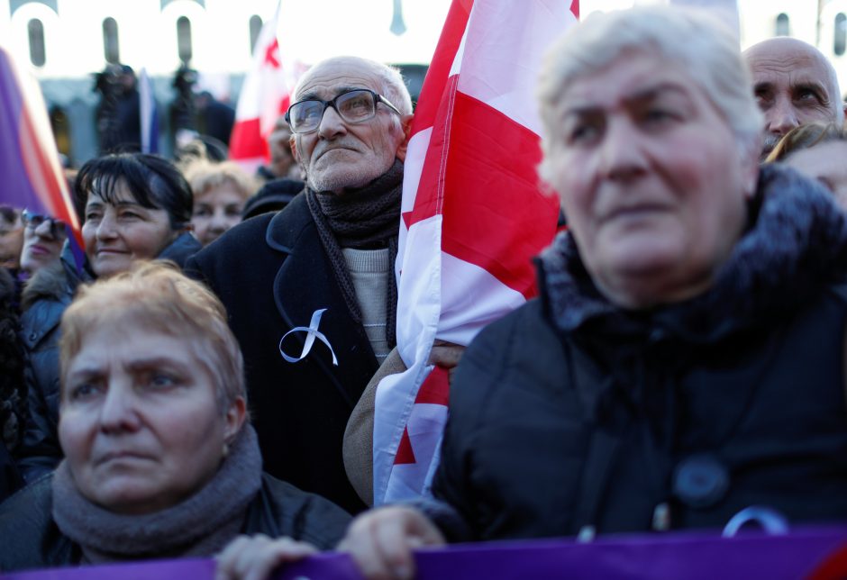 Gruzijoje tūkstančiai žmonių protestavo prieš „rinkimų klastojimą“