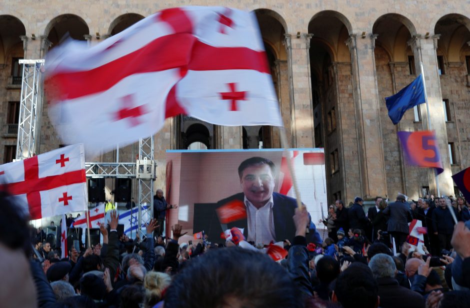 Gruzijoje tūkstančiai žmonių protestavo prieš „rinkimų klastojimą“