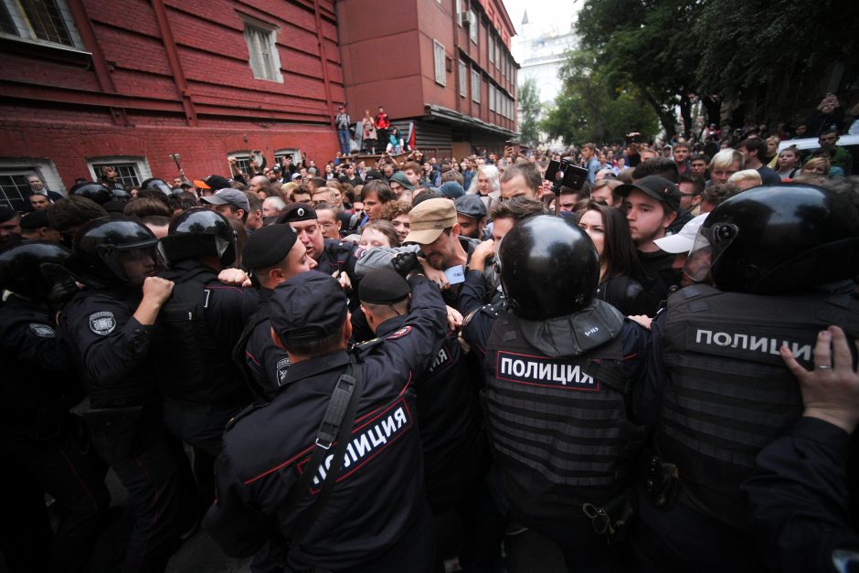 Rusijoje – protestai: žmonės skandavo „Mes čia valdžia!“ ir „Putinas – vagis!“