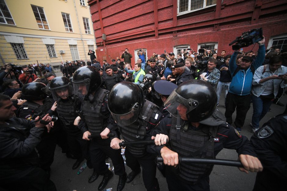 Rusijoje – protestai: žmonės skandavo „Mes čia valdžia!“ ir „Putinas – vagis!“