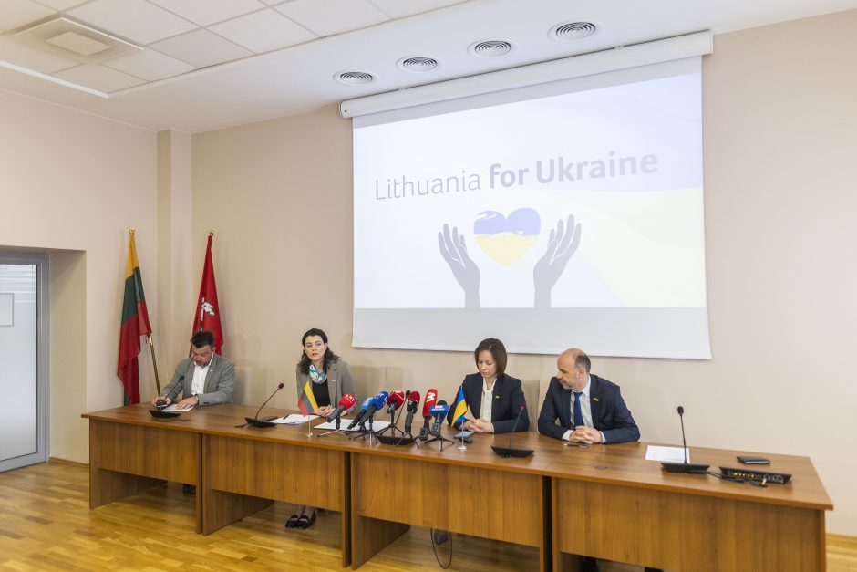 Ukrainos ir Lietuvos ministrės pasirašė manifestą