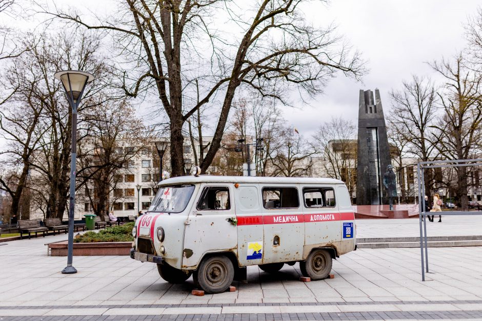 Sušaudytas greitosios pagalbos automobilis iš Ukrainos