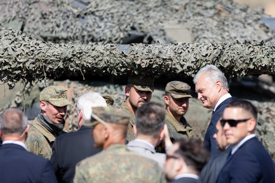 Lietuvos ir Vokietijos prezidentai lankėsi kariniame poligone Pabradėje