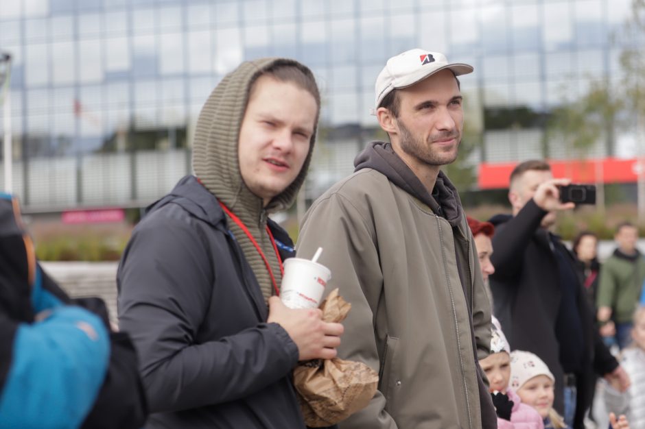 Judėjimo sveikuoliai okupavo Vienybės aikštę: kai kurie jų tokiais tapo tik šiandien