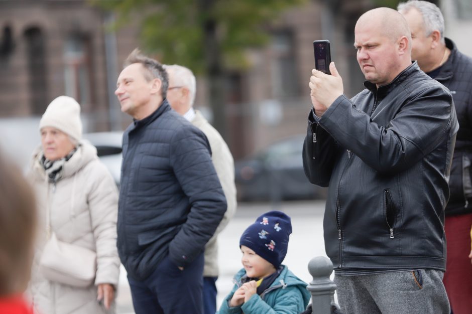 Judėjimo sveikuoliai okupavo Vienybės aikštę: kai kurie jų tokiais tapo tik šiandien