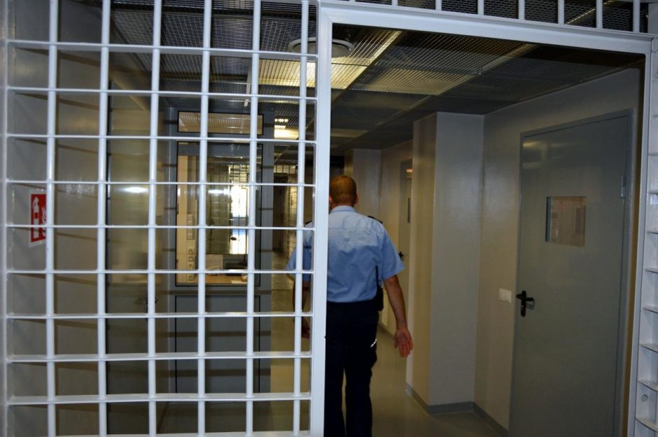 Į Šiaulių kalėjimą negrįžo atostogoms išleistas nuteistasis