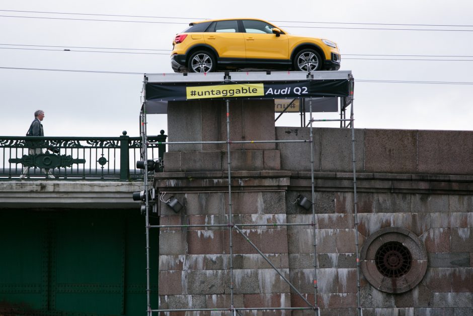 Kaip geltonas automobilis iš tiesų atsirado ant legendinio Vilniaus tilto?