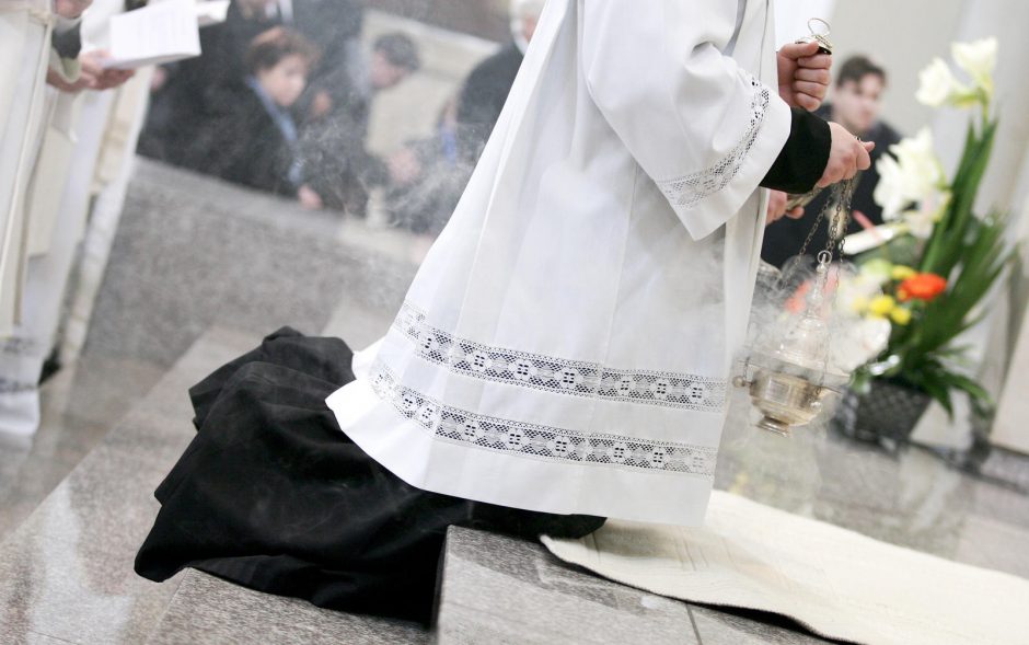 Dėl nepilnamečių seksualinio išnaudojimo kunigas J. Kusas pašalintas iš dvasininkų
