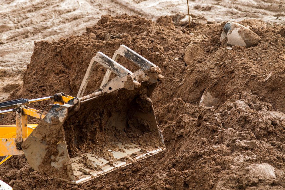 Vilniaus rajone žemėmis buvo užverstas darbininkas