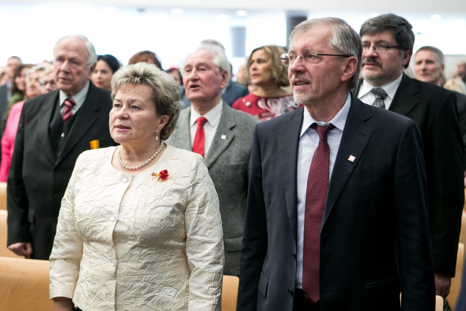 Seimo socialdemokratai stoja mūru už J.Oleką