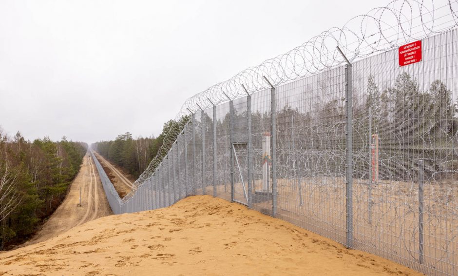 Baltarusijos pasienyje baigiami tvoros įrengimo pirmojo etapo darbai