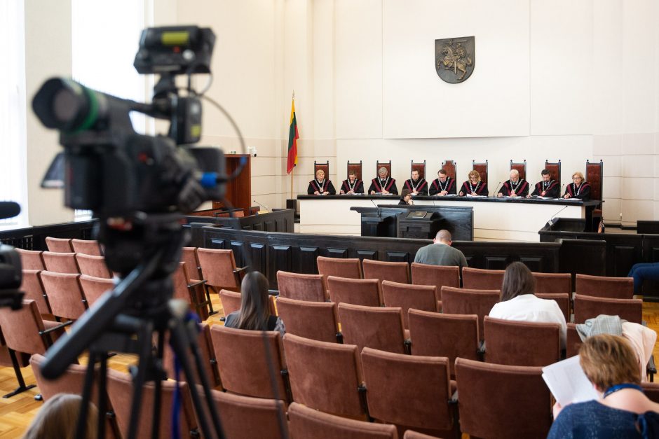 Seimo komitetas pritarė visiems trims kandidatams į Konstitucinį Teismą