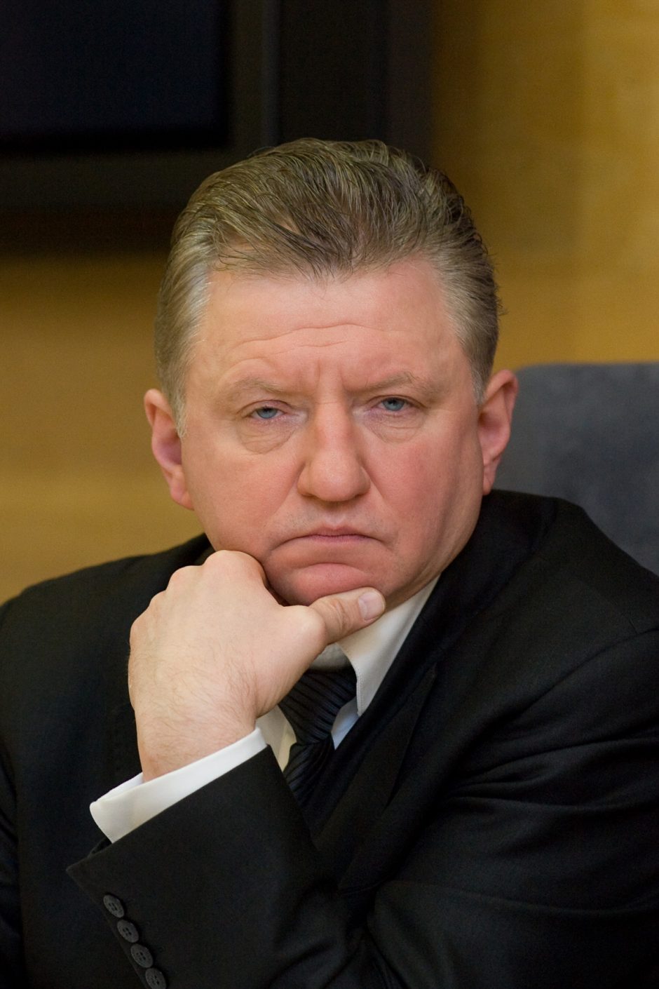 Ministras už aplaidumą atleido „Tremtinių namų“ direktorių D. Bitaitį