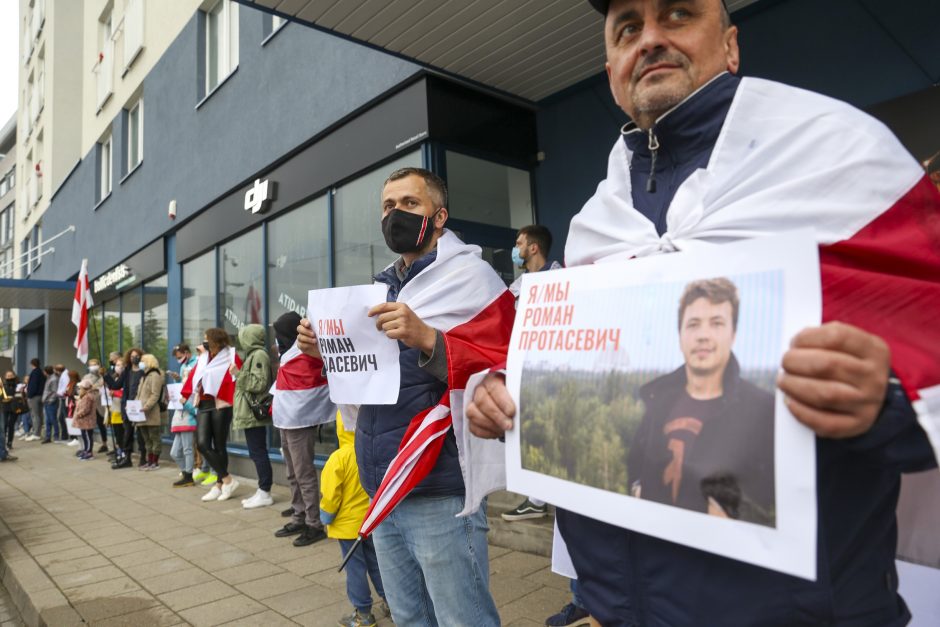 Baltijos šalių vadovai pasmerkė priverstinį lėktuvo nutupdymą Minske