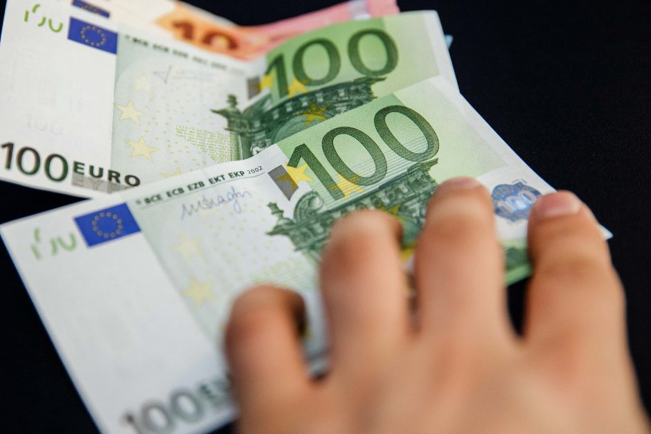 Vilnietis patikėjo sukčiumi ir išdavė banko duomenis: neteko 10 tūkst. eurų
