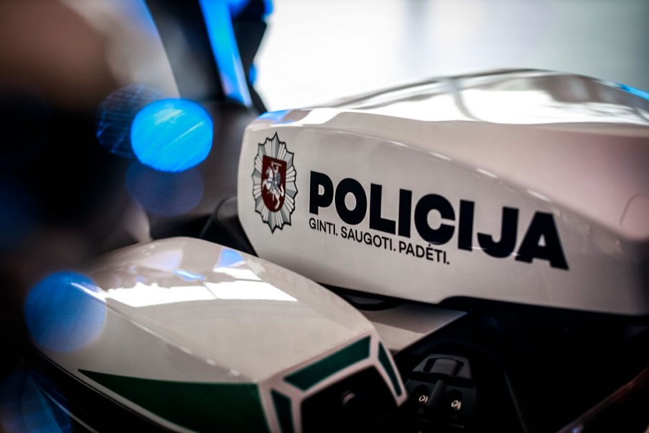 Kelių policijos pareigūnams perduota 11 naujų tarnybinių motociklų