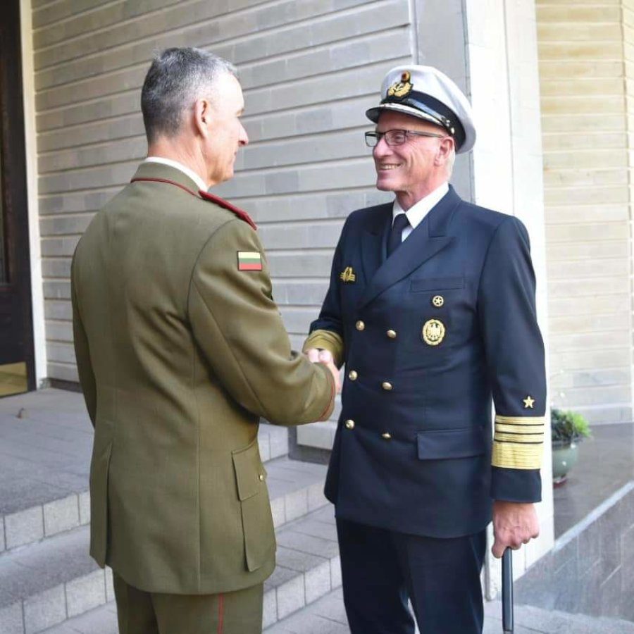 Kariuomenės vadas su NATO štabo Europoje vadovu aptarė pajėgų pastiprinimą Lietuvoje