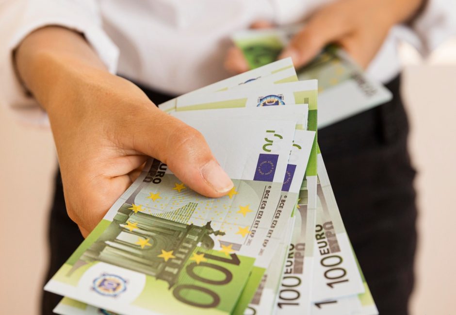 Viešojo sektoriaus darbuotojų atlyginimams didinti biudžete numatyta 0,5 mlrd. eurų